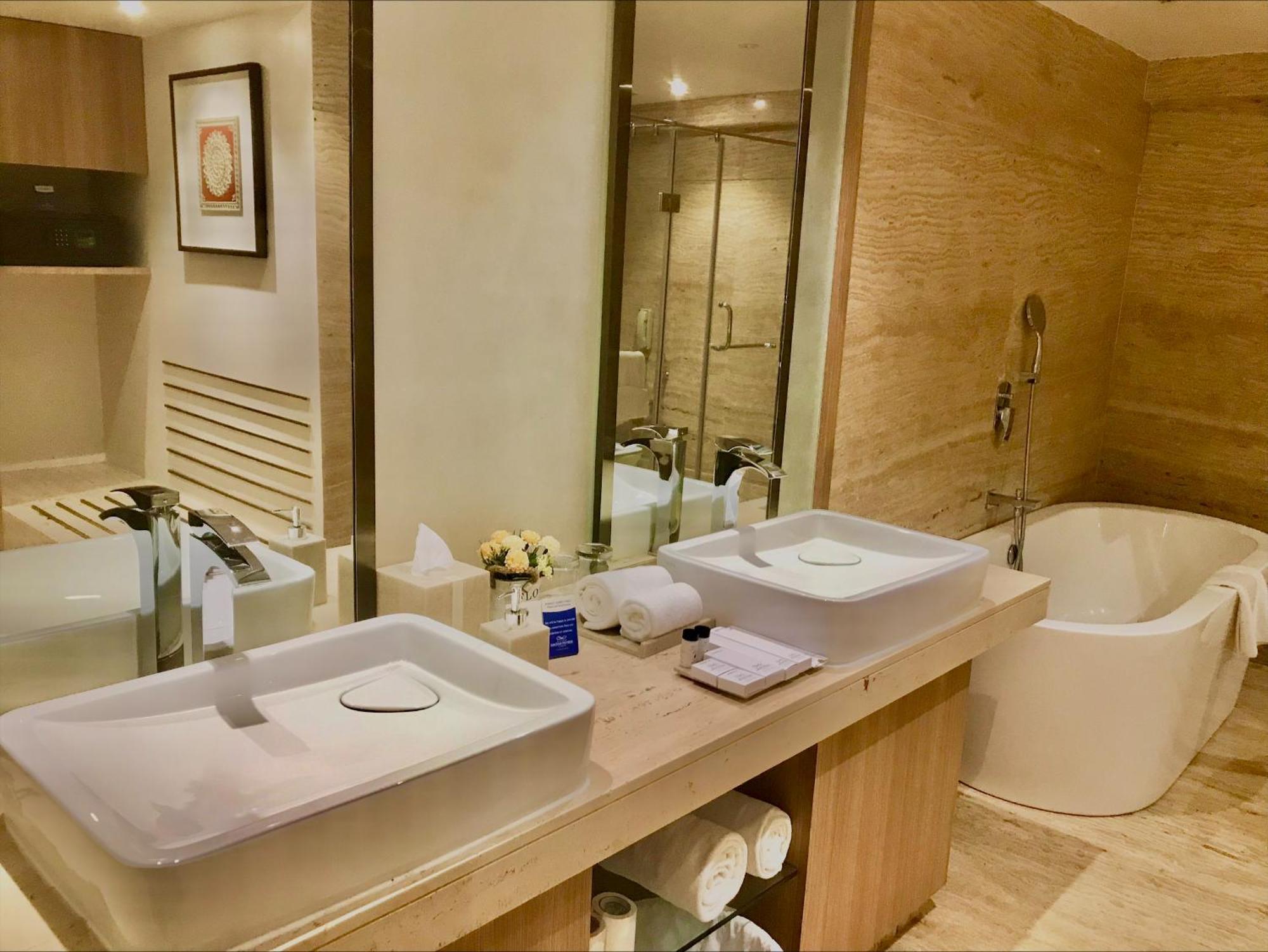 Bellevue Sarovar Premiere 朱纳格特 外观 照片